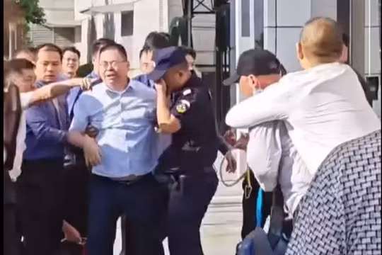 Ông Diêu Chấn Hoa, Chủ tịch Tập đoàn Baoneng bị nhân viên hành hung trên phố đang gây xôn xao dư luận Trung Quốc (Ảnh: Sohu).