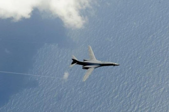 Lần đầu tiên, một máy bay ném bom chiến lược Mỹ đã áp sát khu vực ADIZ của Trung Quốc,thể hiện ý đồ đe dọa rất rõ (Ảnh: /kknews.cc)