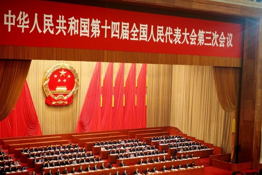 Đoàn chủ tịch Kỳ họp thứ 3 Quốc hội Trung Quốc khóa 14 khai mạc sáng 5/3 tại Đại lễ đường Nhân dân. Ảnh: Dongfang.