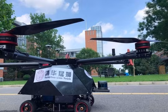 Chiếc Sư tử Thanh Hoa đang được thử nghiệm (Ảnh: Đông Phương).