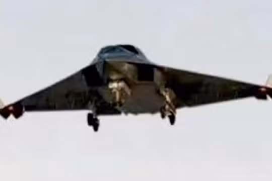 Lần đầu tiên chụp được ảnh Chengdu J-36 ở khoảng cách gần giúp khám phá các đặc điểm về thiết kế và tính năng của chiếc máy bay chiến đấu thế hệ thứ sáu. Ảnh: Thewarzone.