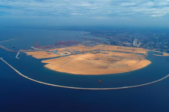 Công trình cảng Colombo của Sri Lanka trong Sáng kiến “Vành đai, con đường” đang được Tập đoàn Công trình Giao thông Trung Quốc xây dựng (Ảnh: Tân Hoa xã).