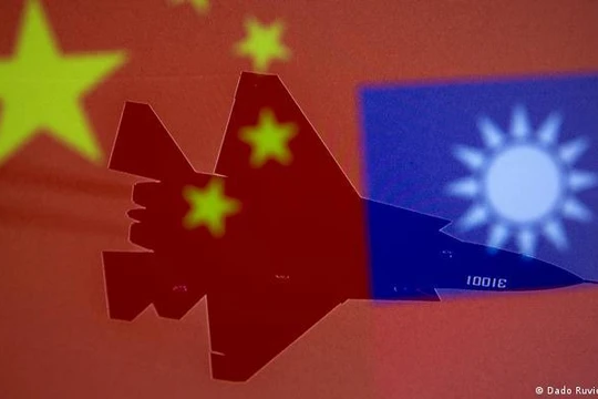 Các học giả cho rằng trong Sách Trắng Trung Quốc vẫn đề cao việc thống nhất Đài Loan bằng vũ lực (Ảnh: Deutsche Welle).