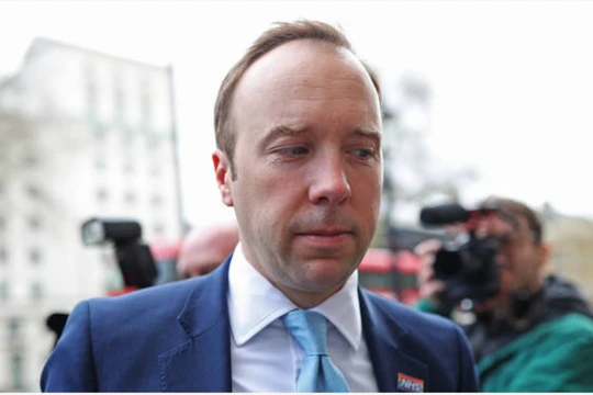 Trước các ý kiến phê phán và phản đối,Bộ trưởng Y tế Anh Hancok đã nói "miễn dịch quần thể" không phải là mục tiêu hay chính sách của Anh. (Ảnh: PA).