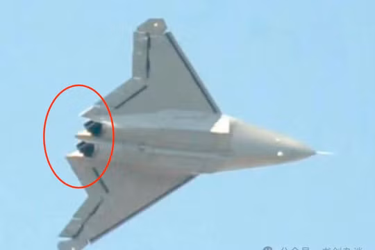 Hình ảnh J-50 trong chuyến bay thử nghiệm mới nhất hồi tháng 4 cho thấy đã có vòi phun vector miệng hình tròn. Ảnh: QQnews.