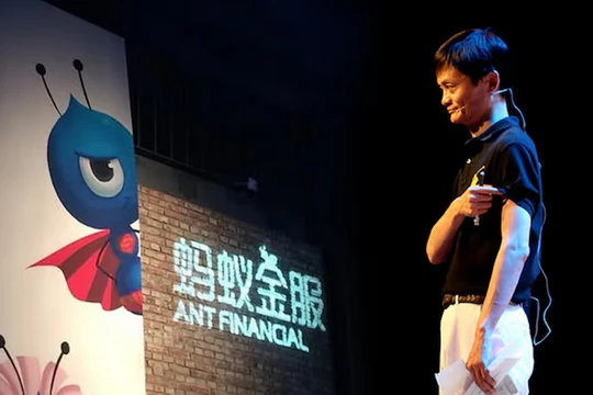 Chỉ gián tiếp nắm giữ khoảng 6,2% cổ phần của Ant Group, tỉ phú Jack Ma đã mất quyền kiểm soát đế chế tài chính này (Ảnh: Sina)