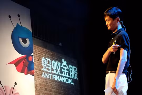 Chỉ gián tiếp nắm giữ khoảng 6,2% cổ phần của Ant Group, tỉ phú Jack Ma đã mất quyền kiểm soát đế chế tài chính này (Ảnh: Sina)