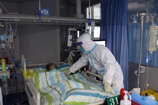Số người nhiễm bệnh và bị chết vì viêm phổi cấp do virus Corona chủng loại mới ở Trung Quốc vẫn gia tăng mạnh (Ảnh: Đông Phương).