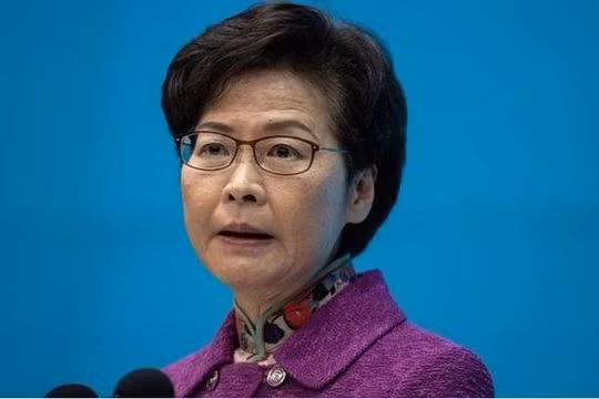 Đặc khu trưởng Hồng Kông Carrie Lam thừa nhận,do bị Mỹ trừng phạt, bà không thể có tài khoản ngân hàng, buộc phải sử dụng tiền mặt (Ảnh: EPA).