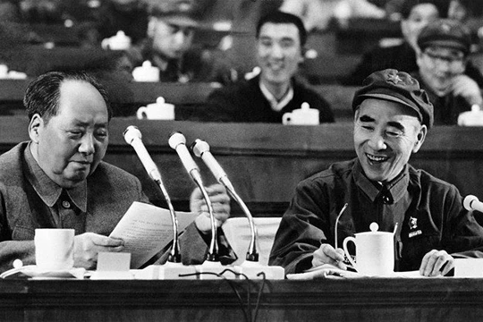 Tại Đại hội IX, Lâm Bưu được đưa vào Điều lệ Đảng Cộng sản Trung Quốc là "người kế thừa" Mao Trạch Đông (Ảnh: VCG).