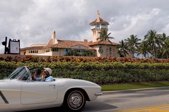 Dinh thự Mar-a-Lago của ông Donald Trump ở Florida bị Cục Điều tra Liên bang (FBI) đột nhập khám xét hôm 8/8 (Ảnh: Thepaper).