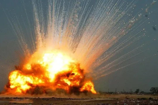 Vụ nổ đã tạo thành quả cầu lửa trong 2 giây, nhiệt độ nóng tới 1.000 độ. Ảnh: QQnews.