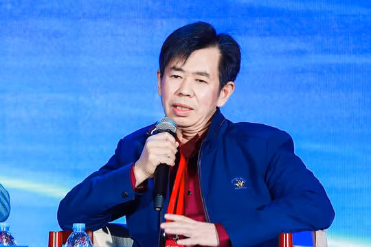 Giáo sư Đới Húc cho rằng thực lực Trung Quốc hiện nay không thể đối đầu với Mỹ, lối thoát duy nhất cho Trung Quốc là hòa bình chứ không phải chiến tranh (Ảnh: Huanqiu).