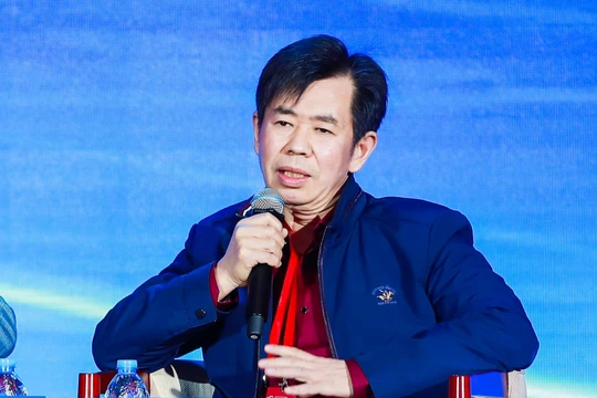 Giáo sư Đới Húc cho rằng thực lực Trung Quốc hiện nay không thể đối đầu với Mỹ, lối thoát duy nhất cho Trung Quốc là hòa bình chứ không phải chiến tranh (Ảnh: Huanqiu).