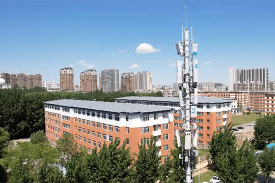 Ăng-ten trạm gốc mạng không dây thông minh của Huawei. Ảnh: Sohu.