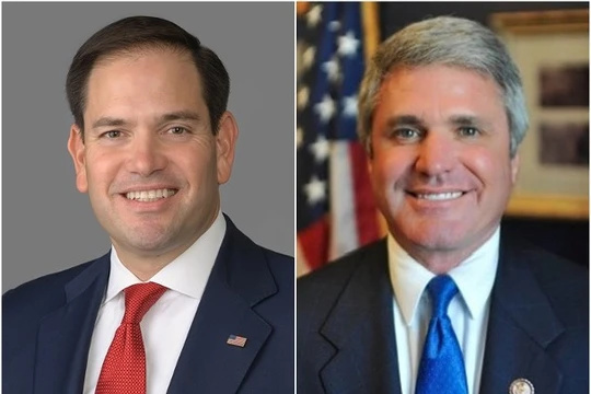 Hai Thượng nghị sĩ Cộng hòa Marco Rubio (trái) và Thượng nghị sĩ đảng Dân chủ Jeff Merkley đã cùng nhau đề xuất Đạo luật tăng cường quan hệ với Đài Loan (Ảnh: Dongfang).