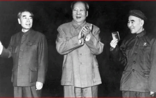 Ba nhà lãnh đạo Mao Trạch Đông, Lâm Bưu và Chu Ân Lai trong Cách mạng Văn hóa (Ảnh: Kanlishi).