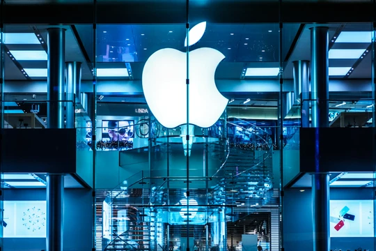 Giá cổ phiếu tăng mạnh khiến vốn hóa của Apple tăng thêm 112 tỉ USD chỉ sau một ngày (Ảnh: Sohu).