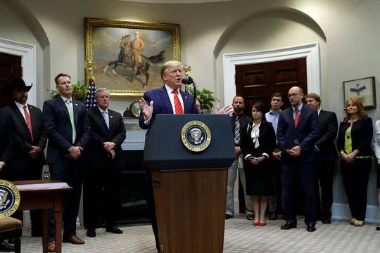 Ông Trump phát biểu về vụ tấn công tên lửa của Iran vào các căn cứ Mỹ ở Iraq, cho rằng không có binh sĩ nào thương vong và thiệt hại rất nhỏ. (Ảnh: AP).