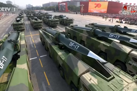 Trung Quốc gần đây đã triển khai các tên lửa siêu thanh tiên tiến DF-17 ở ven biển đông nam đối diện Đài Loan (Ảnh: CCTV).