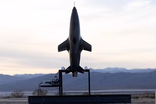 Tên lửa hành trình "lai" máy bay không người lái "Viper" ở trạng thái sẵn sàng phóng. Ảnh: Chinatimes.