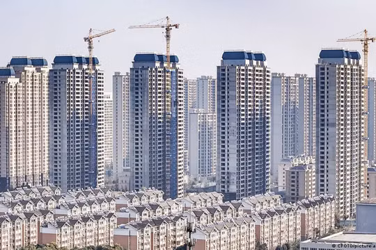 Nếu tính bình quân mỗi căn hộ 90 mét vuông, hiện Trung Quốc tồn đọng 7,2 triệu căn hộ thương mại tồn đọng không bán được (Ảnh: CFFOTO).