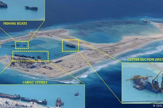 Các tàu thuyền, máy móc của Trung Quốc đang hút cát lấp biển để xây dựng đảo nhân tạo ở đá Chữ Thập ở quần đảo Trường Sa thuộc chủ quyền Việt Nam (Ảnh: CSIS)