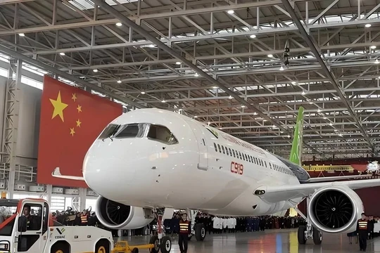 Bộ Thương mại Mỹ sử dụng đòn cấm vận xuất khẩu động cơ và linh kiện cho máy bay C919 để ép Trung Quốc bãi bỏ hạn chế xuất khẩu đất hiếm. Ảnh: Sohu.