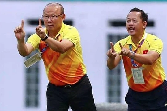 Lần nào, ông thầy Hàn Quốc cũng tạo ra bất ngờ. Ảnh LHK