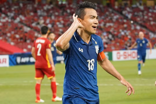 Chanathip Songkrasin có cú đúp bàn thắng. Ảnh AFF.