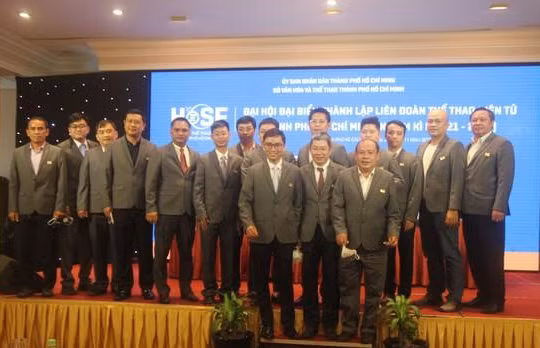 Ban chấp hành Liên đoàn Thể thao điện tử TPHCM nhiệm kỳ 2021-2023. Ảnh: NGUYỄN ANH.