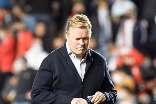 Chủ tịch Joan Laporta quyết định sa thải vị chiến lược gia người Hà Lan. Ảnh CLB.