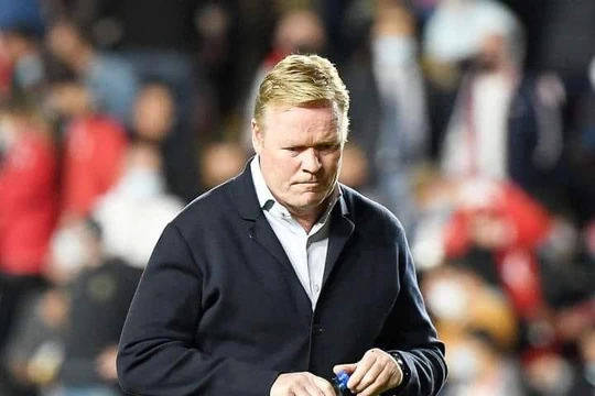 Chủ tịch Joan Laporta quyết định sa thải vị chiến lược gia người Hà Lan. Ảnh CLB.