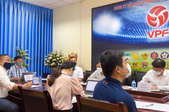 Chiều 24/8, VPF lại phải tổ chức một cuộc họp trực tuyến với 27 CLB gồm cả V.League lẫn hạng Nhất. Ảnh VPF.