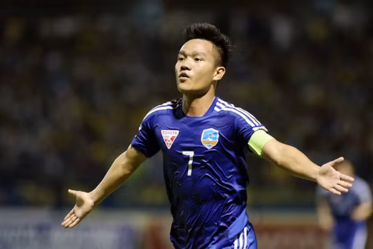 Để chuẩn bị cho V.League 2022, đội bóng bên bờ nam sông Lam đã mời tiền vệ 33 tuổi Đinh Thanh Trung về sân Hà Tĩnh. Ảnh AT.