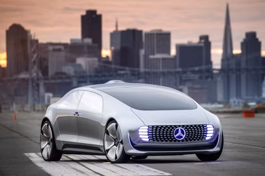 F 015 Luxury in Motion