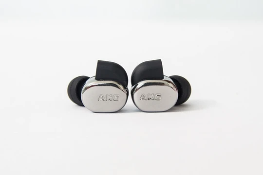 Mở hộp tai nghe AKG N40 - kẻ thừa kế K3003