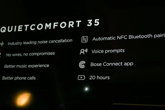 Cận cảnh tai nghe không dây Bose QuietComfort 35