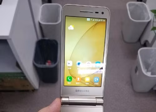 Lộ ảnh thực tế smartphone nắp gập Galaxy Folder 2