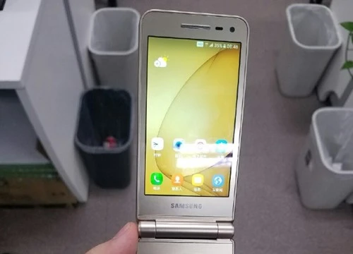 Lộ ảnh thực tế smartphone nắp gập Galaxy Folder 2