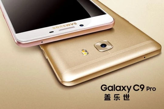Khui hộp Galaxy C9 Pro: RAM 6GB, pin 4000mAh, selfie 16MP