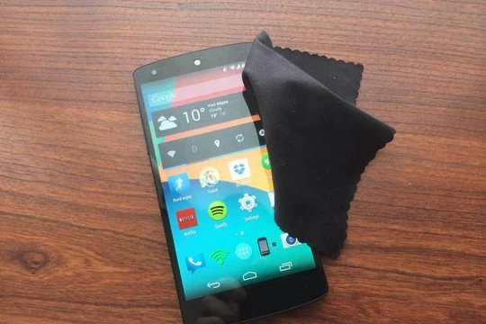 Làm thế nào để làm sạch điện thoại di động