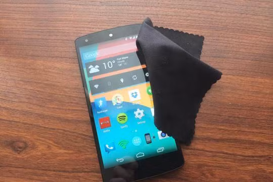 Làm thế nào để làm sạch điện thoại di động