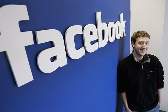 Mark Zuckerberg cũng sợ bị theo dõi
