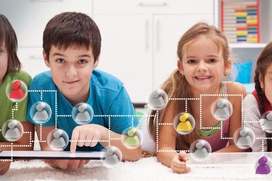 Trẻ em đang "qua mặt" cha mẹ như thế nào thời @?