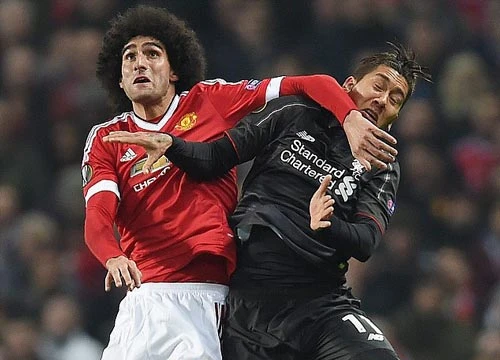 Fellaini bị gọi là "kẻ côn đồ" vì đánh người