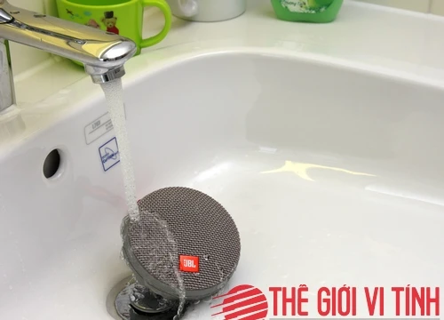 Cận cảnh loa chống nước JBL Clip 2 vừa mở bán