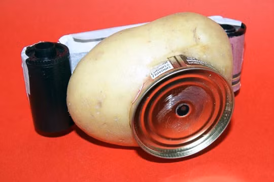 Biến củ khoai tây thành máy ảnh phim 35mm