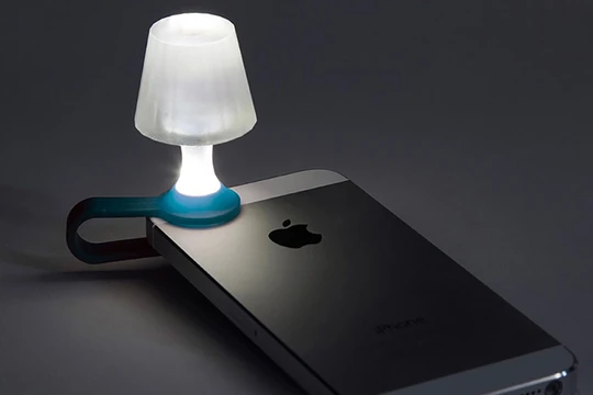 Luma - phụ kiện đèn ngủ mini tận dụng đèn flash của iPhone
