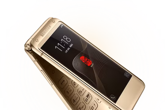 Samsung ra mắt điện thoại nắp gập 2 màn giá đắt gấp 3 lần iPhone 7